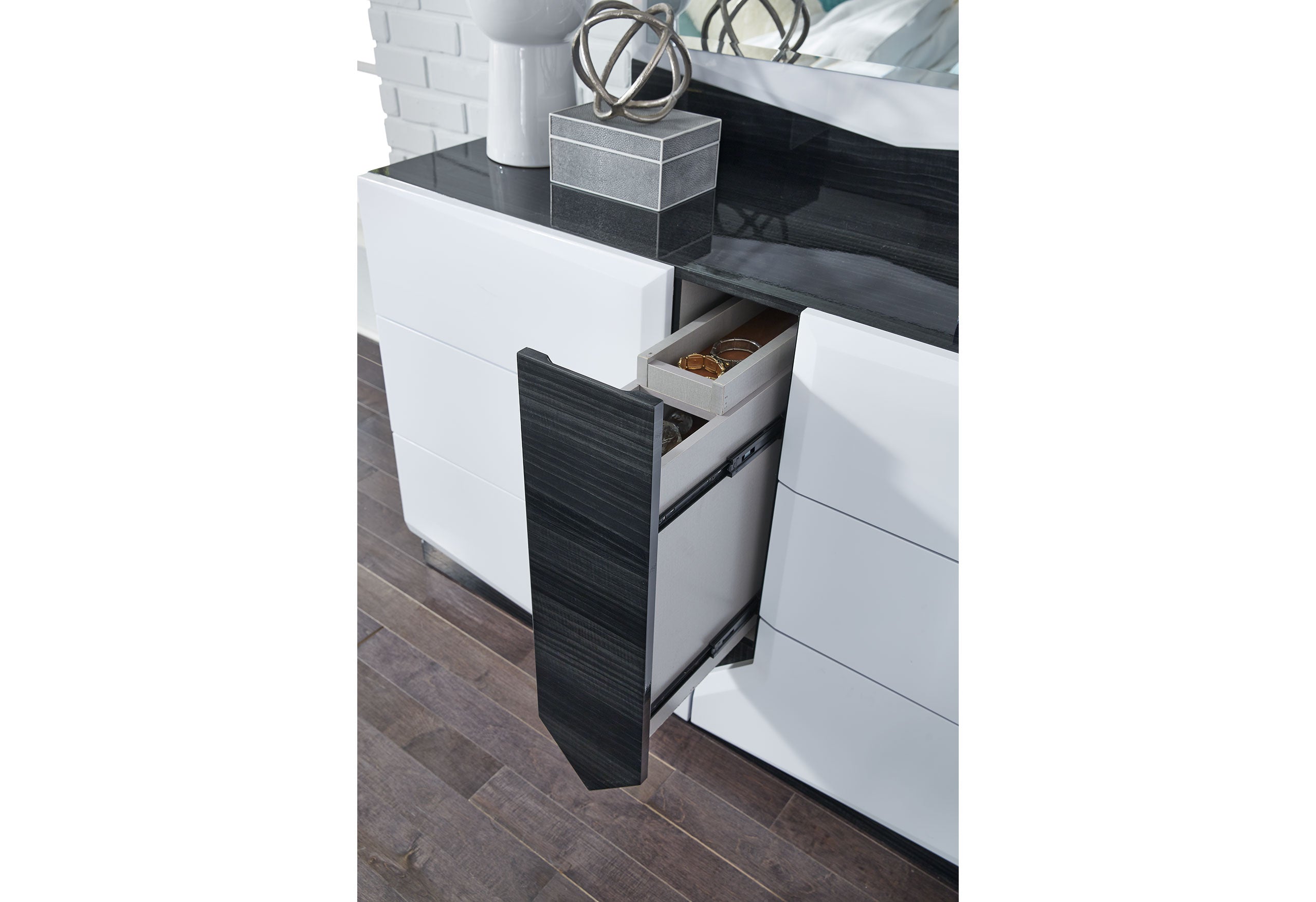 HUDSON WHITE HG DRESSER