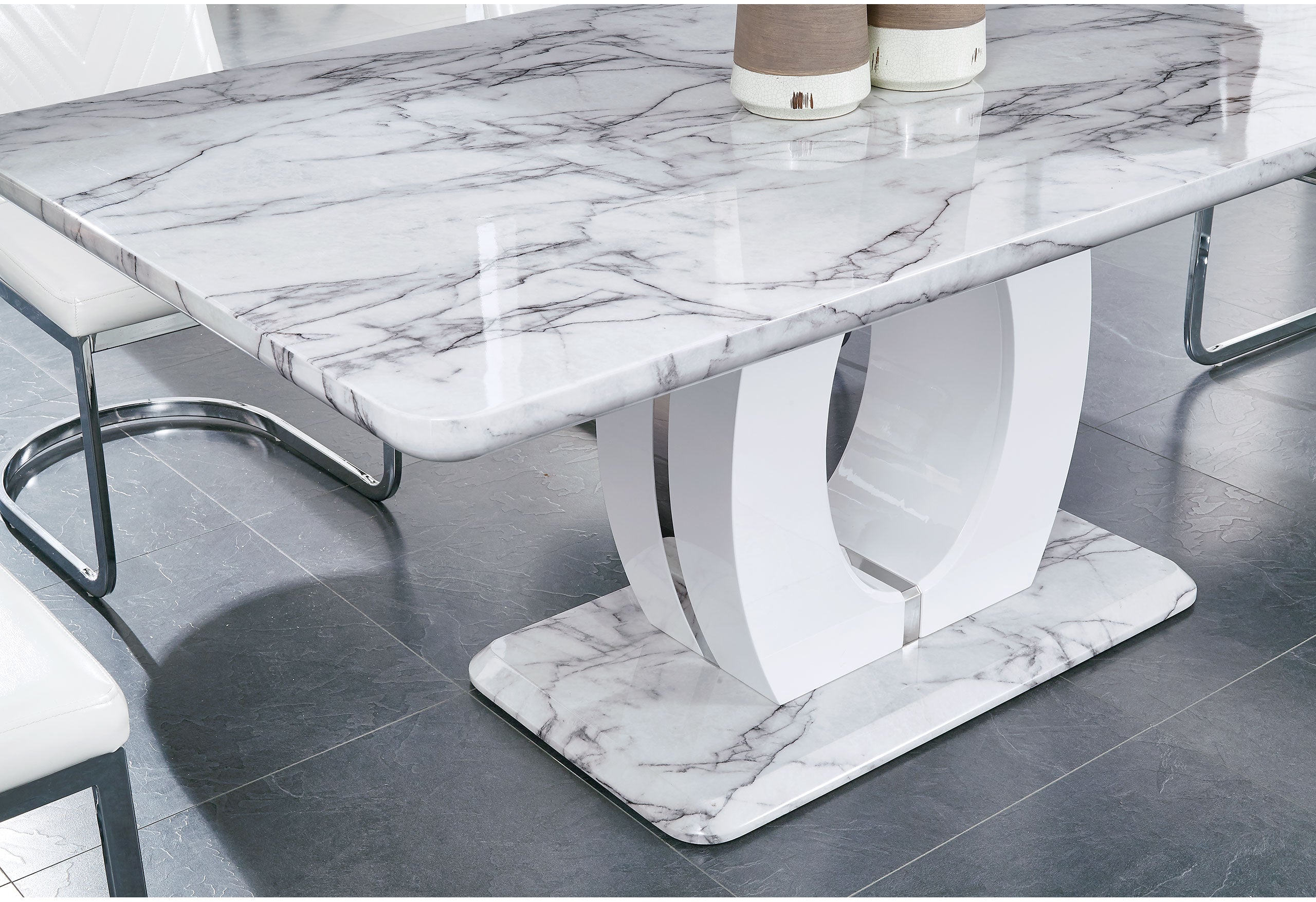 D894 DINING TABLE