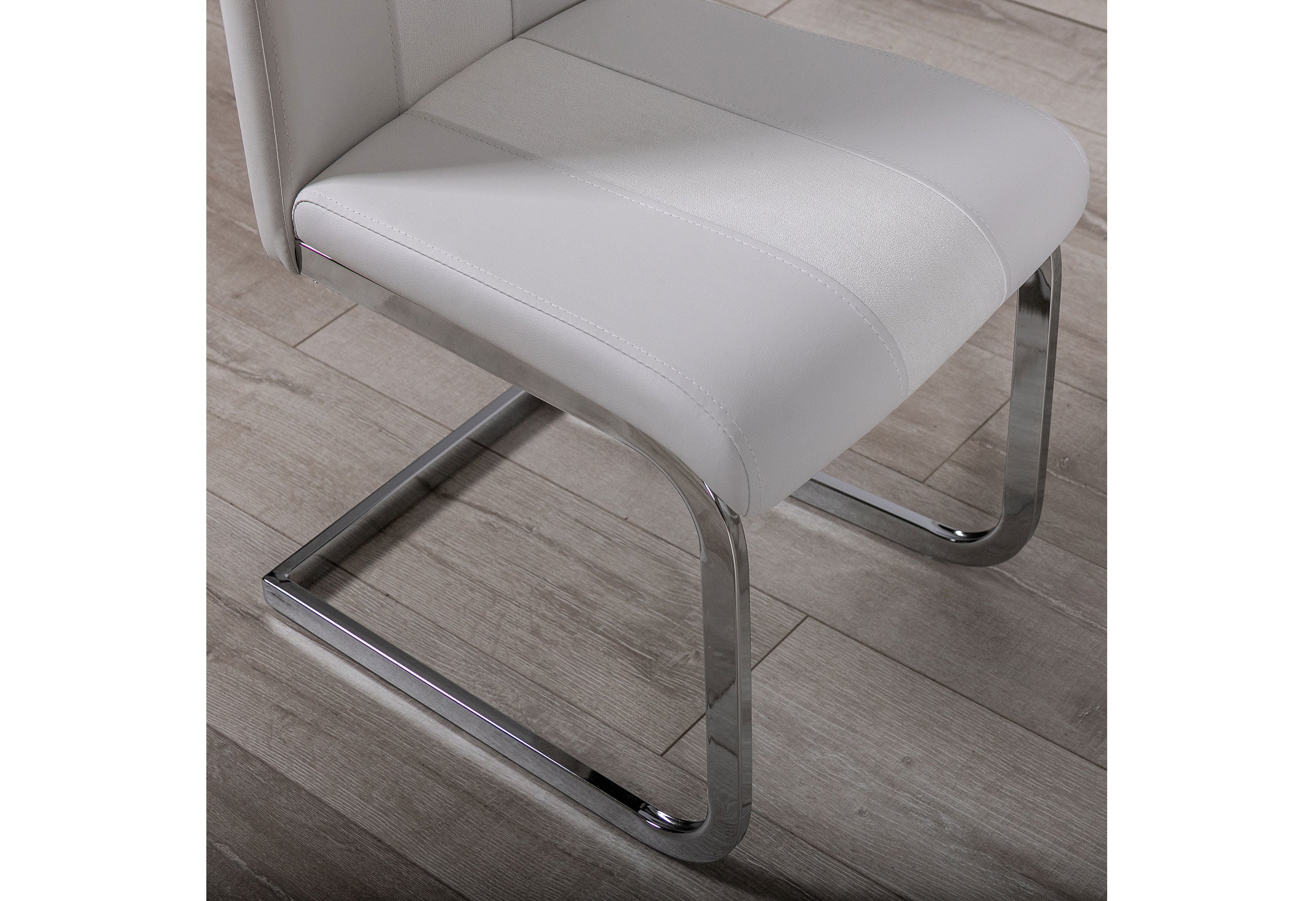 D915 WHITE DINING CHAIR